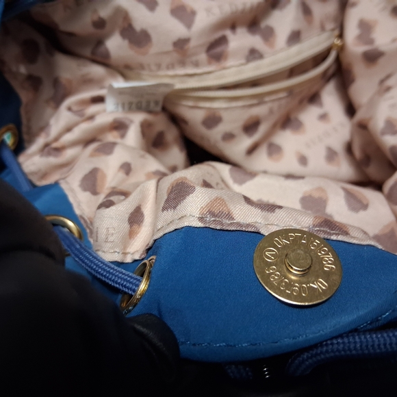 Stylish Blue Shoulder Bag with Gold Accents Crossbody - Picture 6 of 14